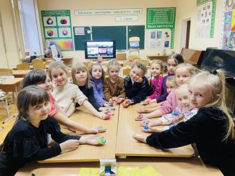 Творчий міст між регіонами України: спільний майстер-клас для підтримки захисників